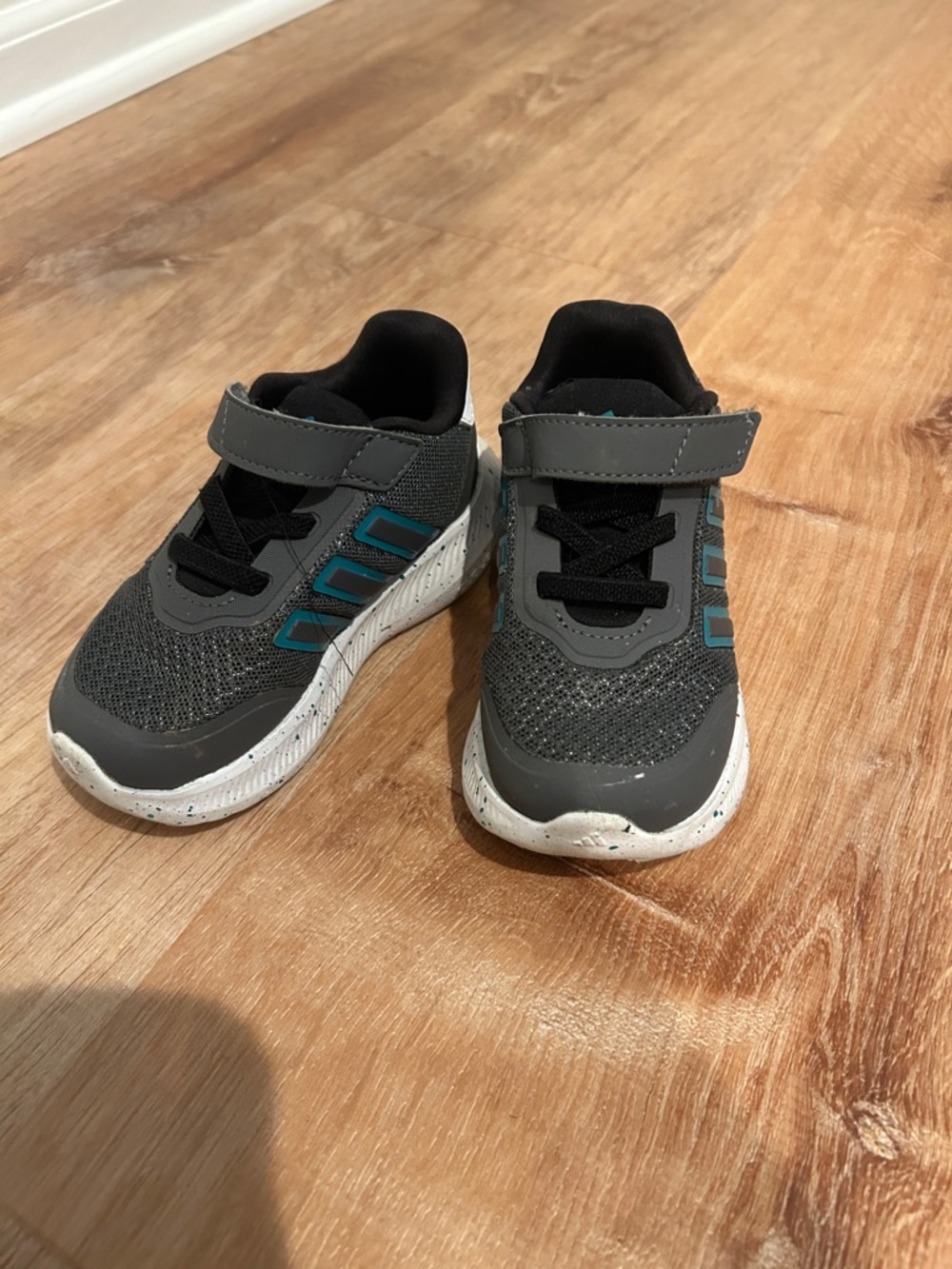 adidas Kids Gray & Teal Hook-and-Loop Sneakers